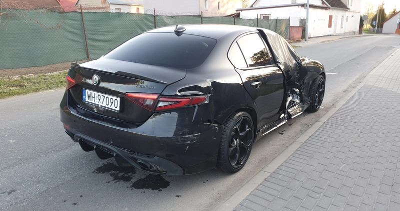Alfa Romeo Giulia cena 48900 przebieg: 83527, rok produkcji 2018 z Zawichost małe 277